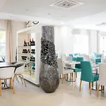 Apartament Vplaza Private Garage,balcony&pool View Flat