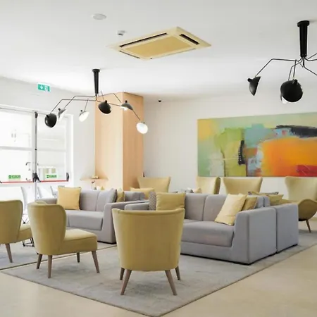 Vplaza Private Garage,balcony&pool View Flat Apartman *
